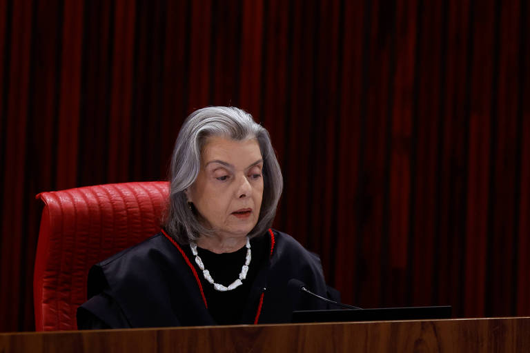 A ministra Carmen Lúcia durante sessão do TSE (Tribunal Superior Eleitoral)