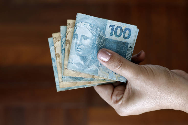 O 13º salário proporcional é calculado pelo valor do salário dividido por 12. O resultado é multiplicado pelo número de meses trabalhados no ano