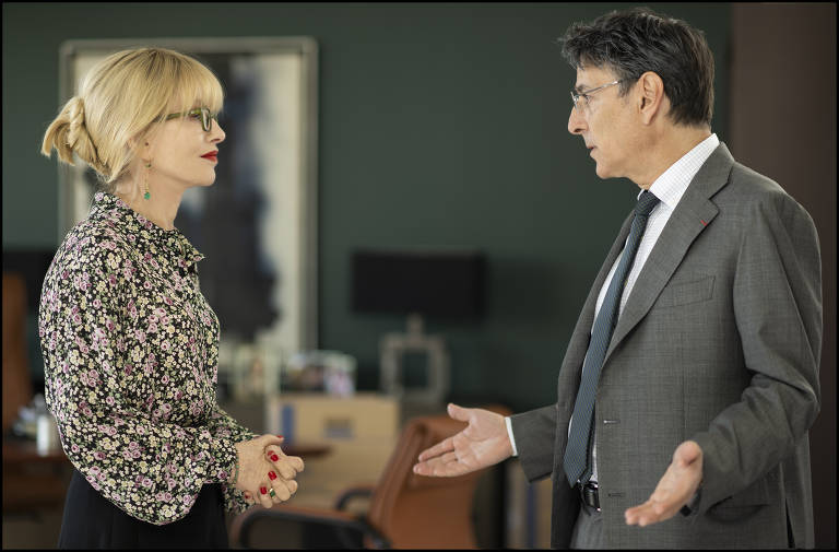 Isabelle Huppert e Yvan Attal em cena do filme "A Sindicalista", de Jean-Paul Salomé