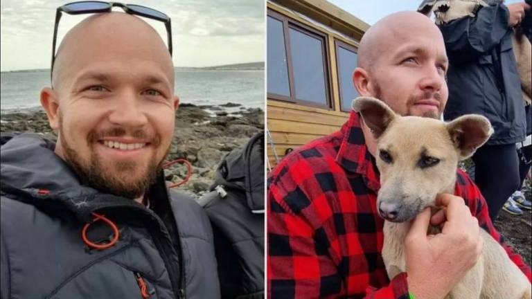 Duas fotos lado a lado: na primeira, um homem careca e de barba e bigode sorri. Na segunda, o mesmo homem olha para o lado segurando um cachorro