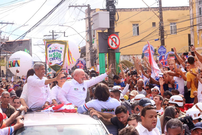 Lula participa de cortejo no 2 de Julho na Bahia