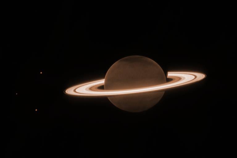 Nasa revela imagem inédita de Saturno