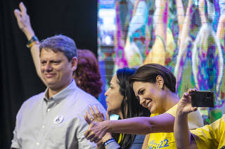 Tarciso de Freitas ao lado de sua mulher ,Cristiane Freitas e Michelle Bolsonaro participam de encontro  com empresarios e comerciantes da Zona Norte na Associao dos Oficiais da Polcia Militar (AOPM.