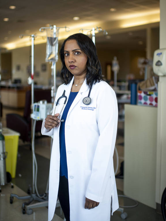 A médica Prasanthi Ganesa no Centro de Câncer e Distúrbios Sanguíneos em Fort Worth, Texas