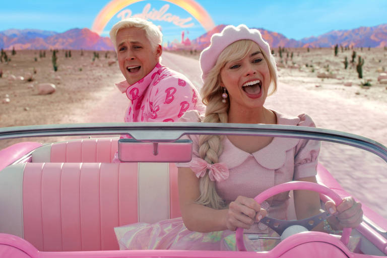Ryan Gosling e Margot Robbie em cena do filme "Barbie", dirigido por Greta Gerwig