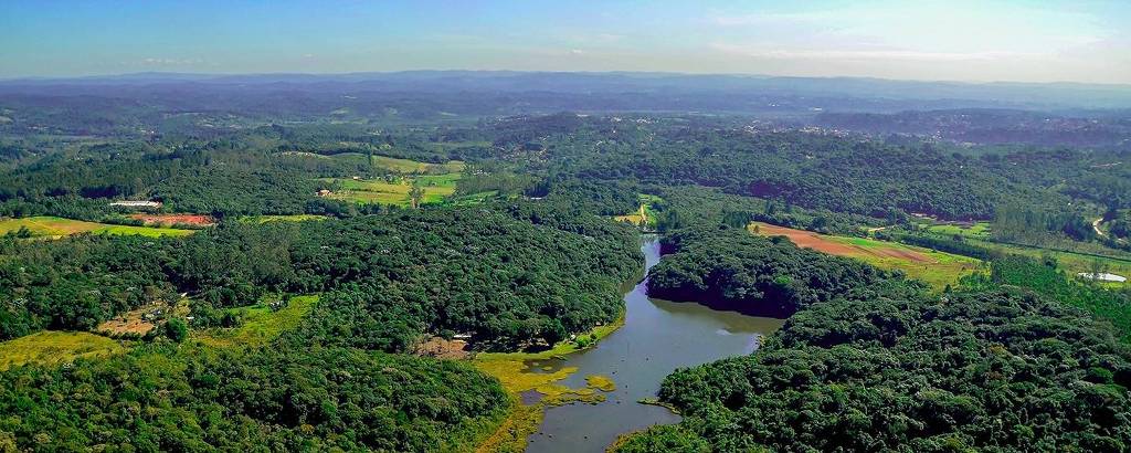 Vista aérea de área de manancial em Parelheiros, no extremo sul de São Paulo, onde Prefeitura estimula o ecoturismo e desenvolve projetos sustentáveis  