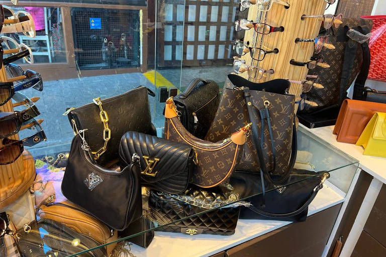 Receita Federal apreende R$ 4 mi em mercadorias de luxo falsificadas em Campos do Jordão
