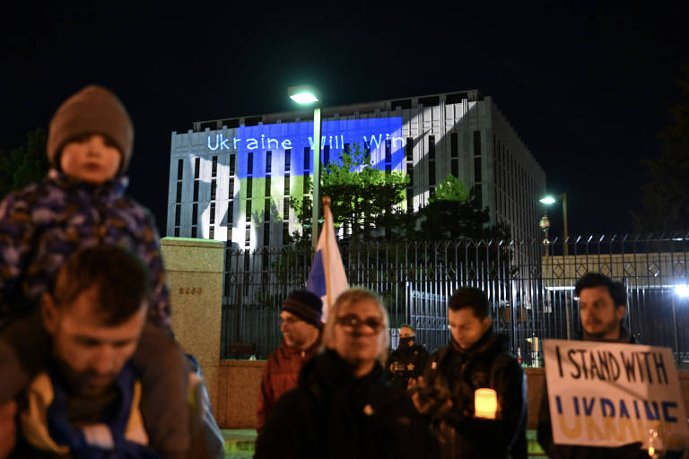 Russos e americanos fazem 'batalha de projeções' em embaixada nos EUA