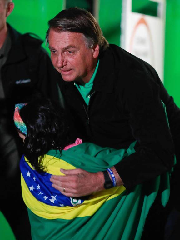 Mas Bolsonaro pode ser barrado também por casos criminais e pelo TCU (Tribunal de Contas da União), o que o impediria de disputar as eleições de 2030