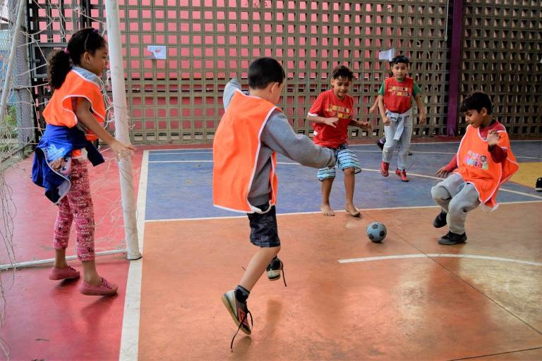 Futsal é um dos esportes do Programa Recreio na Férias, que faz parte das atividades desenvolvidas pela Prefeitura em todas as regiões da cidade