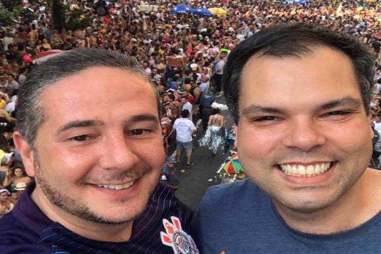 Fábio Lepique durante Carnaval de SP com Bruno Covas, então vice-prefeito, em 2017