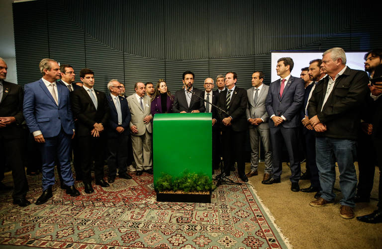 Prefeitos divididos: A Frente Nacional dos Prefeitos (FNP), que representa municípios grandes e médios, posicionou-se contra o fim do ISS e pede que o tributo fique de fora da reforma. Na foto, coletiva da FNP.
