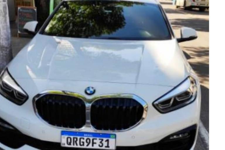 Veículo BMW foi apreendido durante a operação