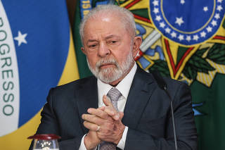 TE Lula acaba de sancionar a Lei do Duende. Agora, quem bola