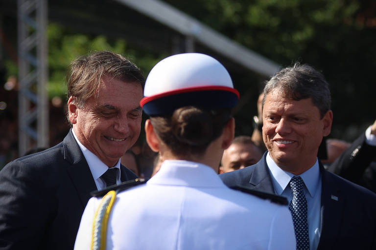 Bolsonaro diz que 'não está tudo certo' em sua relação com Tarcísio