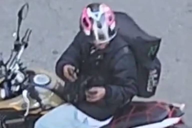 Criminoso utiliza motocicleta para se locomover durante os roubos