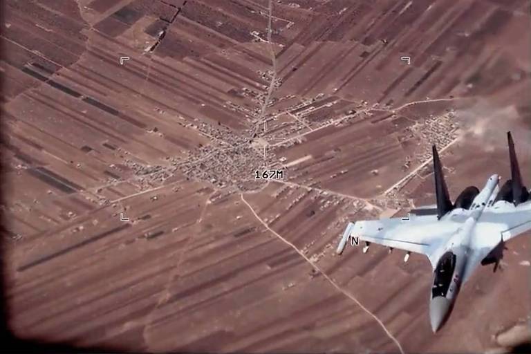 Caça russo Su-35 se aproxima de drone americano Reaper, que captou a imagem, no noroeste da Síria