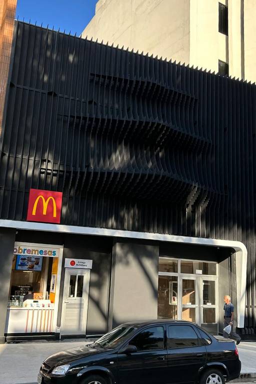 McDonalds inaugura restaurante temático oriental no bairro da Liberdade