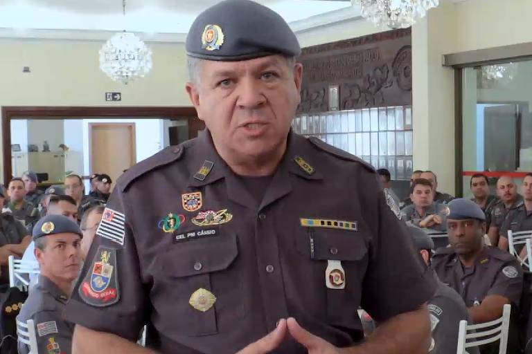 Coronel Cássio Freitas vestido com o uniforme da Polícia Militar