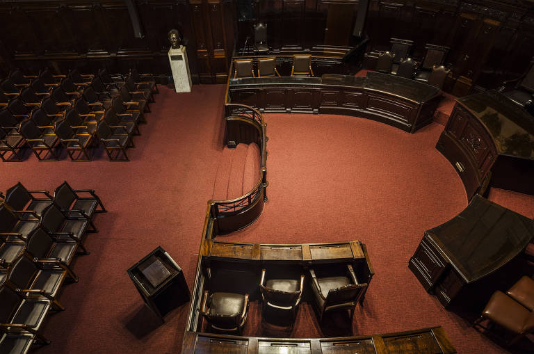 Os Tribunais de Justiça são órgãos colegiados formados pelos juízes de segunda instância, os desembargadores, e tratam tanto de casos cíveis quanto de criminais