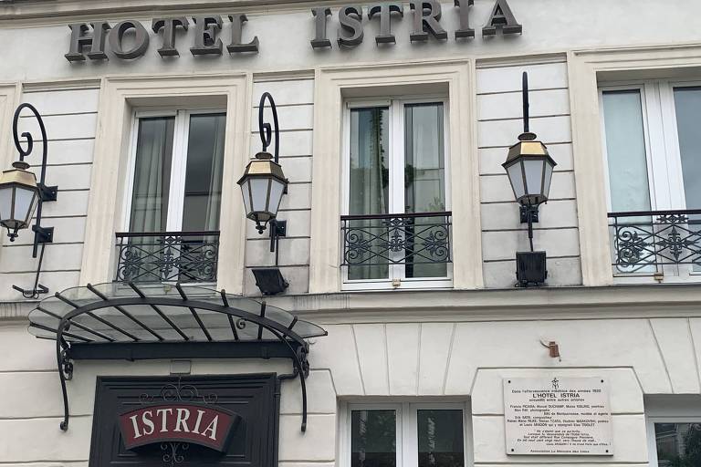 Fachada do Hotel Istia, na rue Campagne Première, no bairro de Montparnasse, em Paris --- Heloisa Seixas