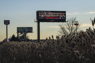 A billboard reads ÒFentanyl KillsÓ along Interstate-94 in Wisconsin, Dec. 1, 2022. (Todd Heisler/The New York Times)