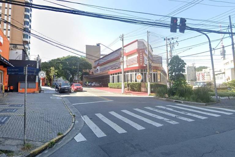 Imagem de rua reproduzida do Google Street View