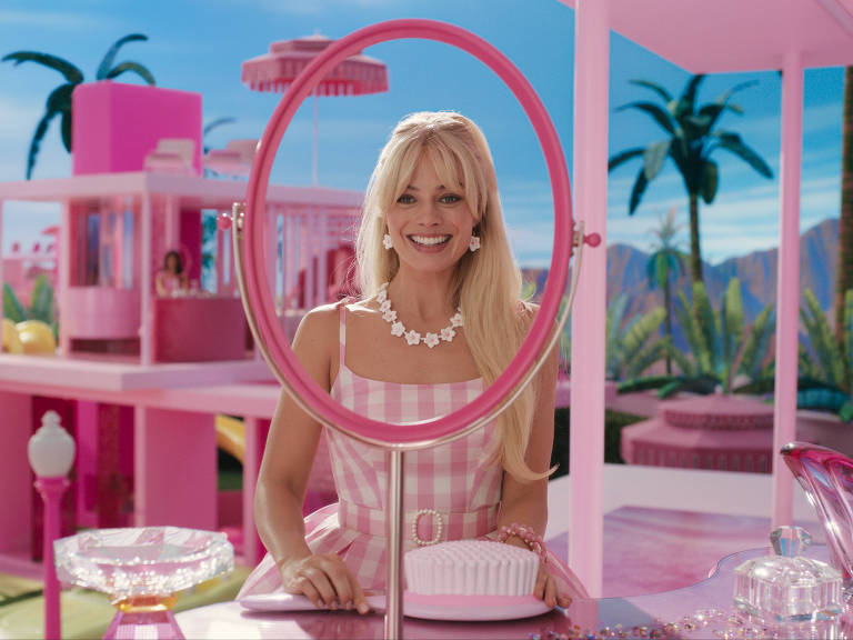 Margot Robbie em cena do filme "Barbie", dirigido por Greta Gerwig