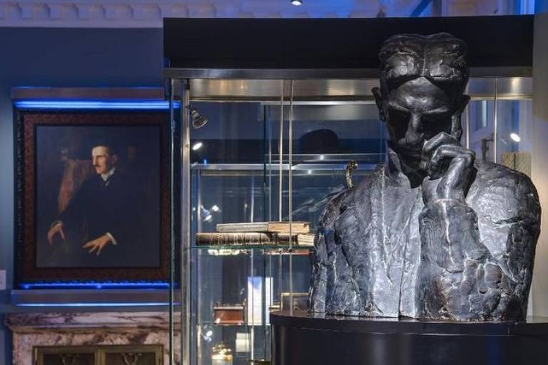 As cinzas de Tesla e seus pertences pessoais estão guardados no Museu Nikola Tesla em Belgrado, na Sérvia