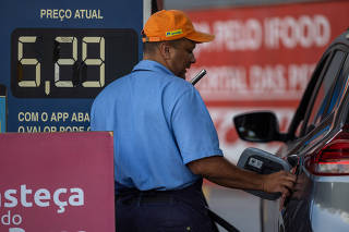 Preço em posto de gasolina na avenida Sumaré, em Perdizes, SP
