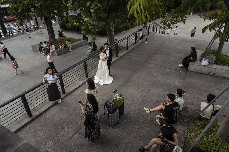 Covid, crise e insegurança levam cada vez menos jovens a se casar na China