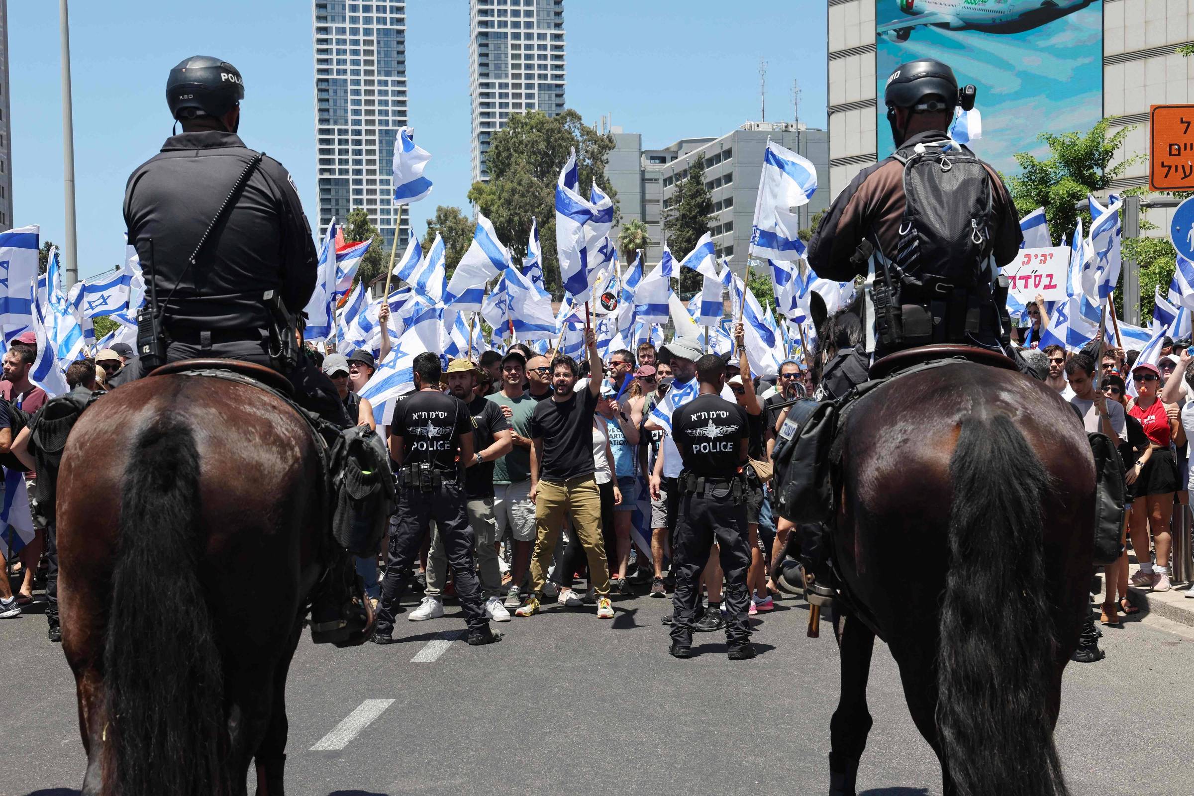 Centenas de pessoas fazem ato no Rio de Janeiro em defesa de Israel - Folha  PE