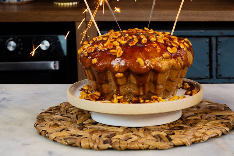 Aprenda receita rápida de bolo vegano de paçoca para estender a Festa Junina
