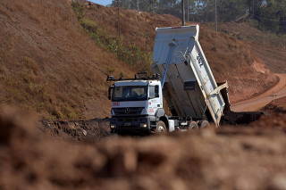 FILE PHOTO: Brazil's Vale SA uses unmanned equipment to remove iron ore mining waste in Nova Lima