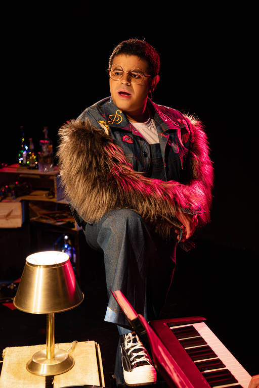 Cena do musical "It's me, Elton", em cartaz no Giostri Teatro, em São Paulo