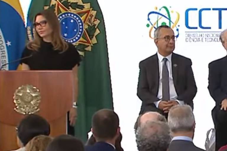 Janja scolds the master of ceremonies during an event at Planalto – 07/12/2023 – Panel