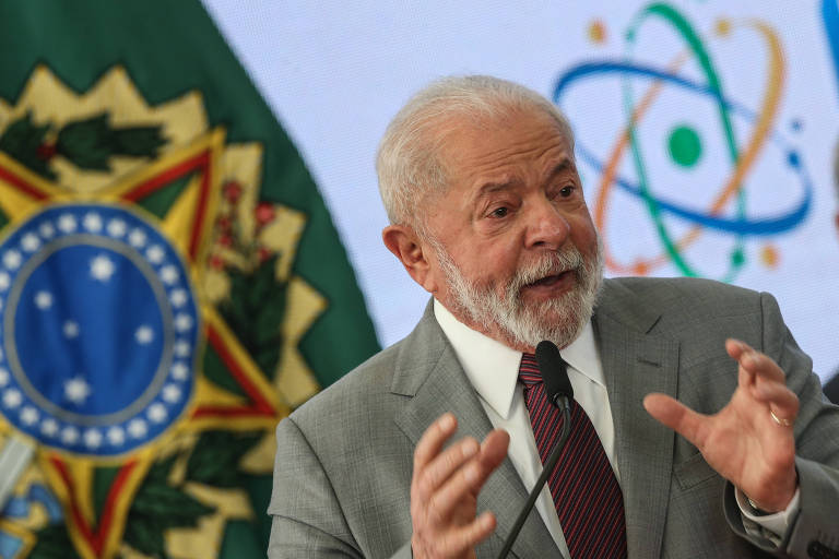 O presidente Luiz Inácio Lula da Silva (PT) durante solenidade no Palácio do Planalto, em Brasília, de entrega da Ordem Nacional do Mérito Científico e da retomada do Conselho Nacional de Ciência e Tecnologia