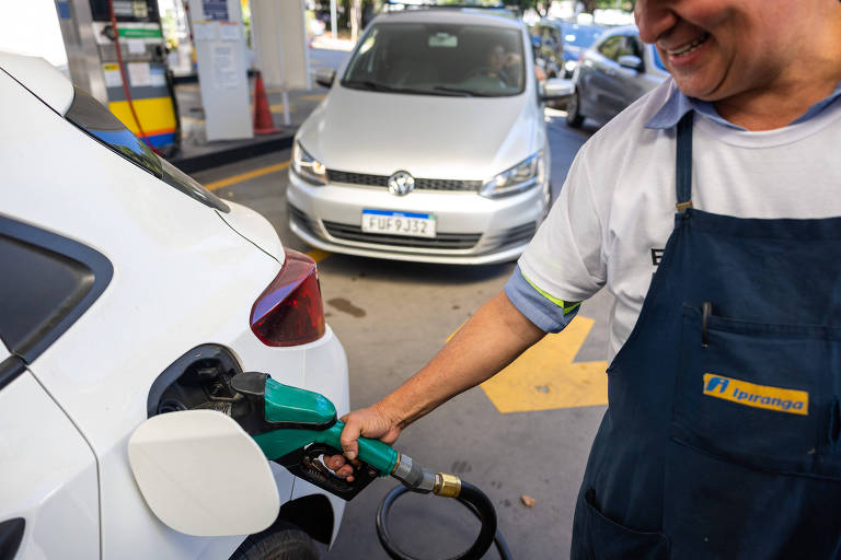 Apesar de defasagem, Prates diz que Petrobras não mexerá em preço da gasolina agora