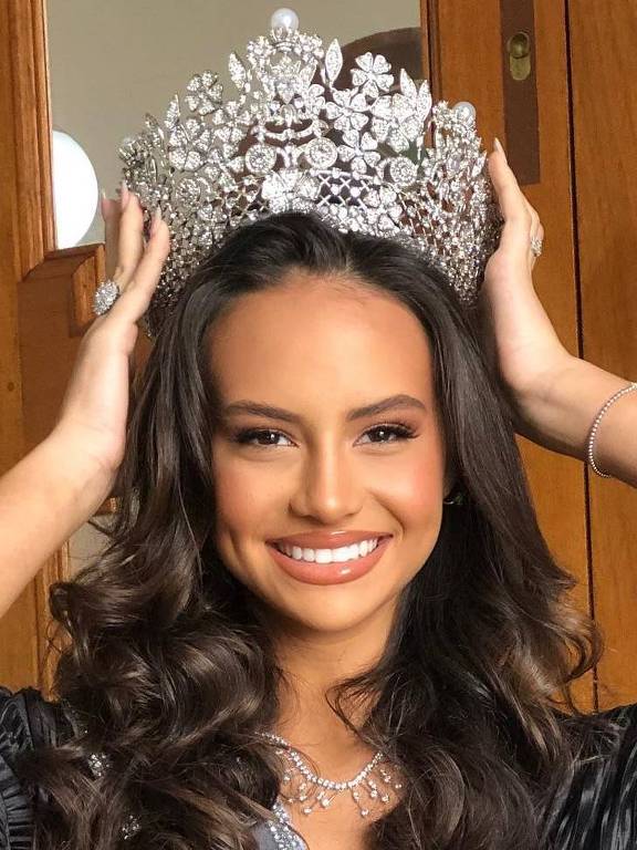 Miss Universo Brasil 2023, Maria Brechane usa traje típico inspirado em  Arara azul em etapa do concurso, Moda & Beleza