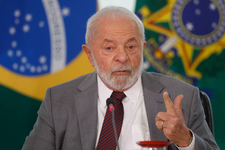 O presidente Lula (PT) em cerimônia de assinatura de contrato para financiamento de obras de infraestrutura para Pernambuco, no Palácio do Planalto, em Brasília