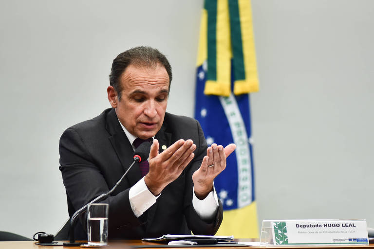 No governo de Jair Bolsonaro (PL), foram destinados bilhões de reais a emendas de relator; as emendas foram chamadas de "orçamento secreto" pela falta de transparência e de critérios para a distribuição do dinheiro