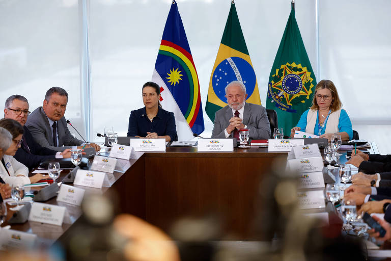 Com a redistribuição da verba, o governo federal cumpre a proibição do STF, mas consegue enviar a verba aos congressistas e, assim, garantir apoio