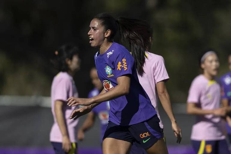 Rafaelle celebra gol no jogo-treino Brasil 3 x 0 China, em Gold Coast, em preparação para a Copa do Mundo feminina