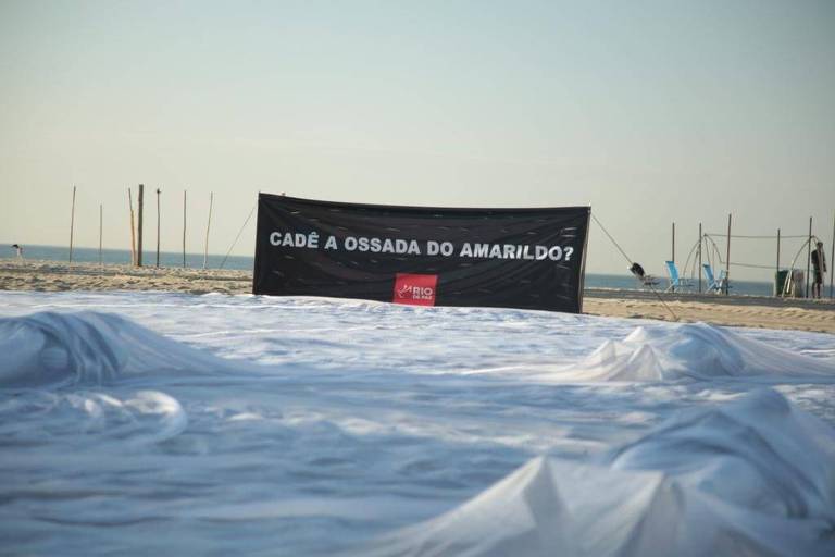 Ato em Copacabana marca 10 anos do caso Amarildo