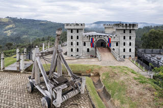 Vista da construcao que imita castelo medieval em Sao Roque na estrada turistica do Morro do Soboo com inauguracao prevista para o fim do ano. Com decoracao  e cenario que remetem aos castelos da Europa medieval, idealizadores  do projeto querem transformar local em espaco para eventos, exibicoes, restaurante, pub e apresentacoes com cavalos