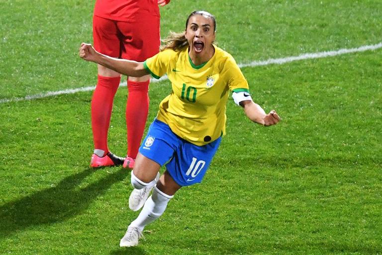 Atacante Marta comemora gol contra Canadá  no Torneio Internacional da França