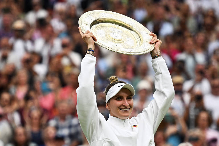 Marketa Vondrousova conquista Wimbledon e adia sonho de Ons Jabeur