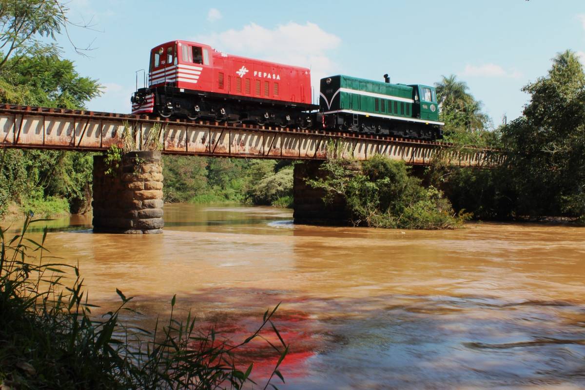 Restored locomotives are used on a railroad in SP – 07/16/2023 – Sobre Trilhos