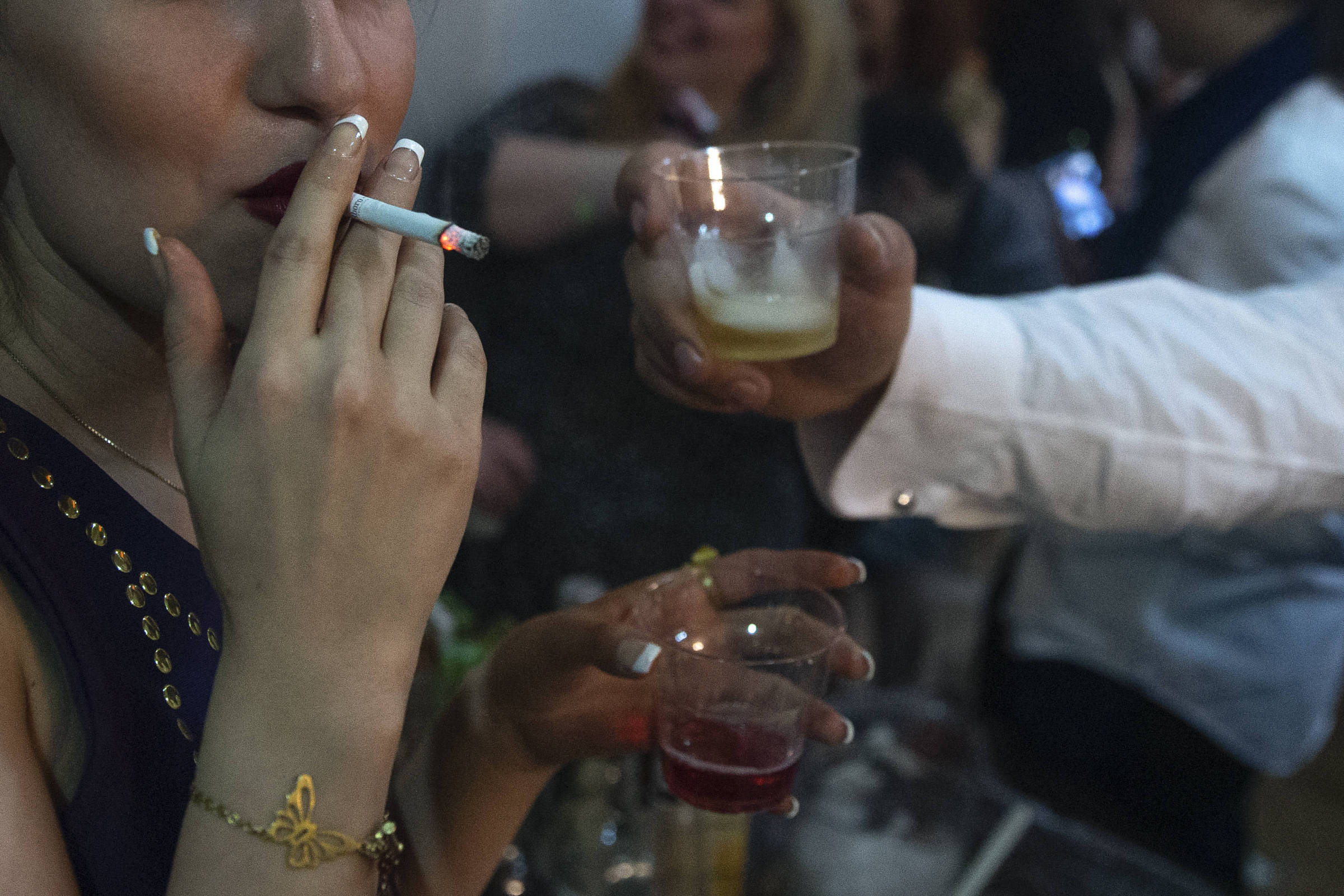 Gigantes do álcool, tabaco e ultraprocessados impedem novas políticas de saúde, diz OMS