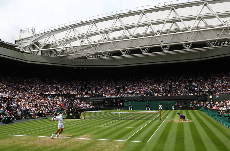 Carlos Alcaraz bate Djokovic em batalha na grama de Wimbledon e chega ao 2º  Grand Slam